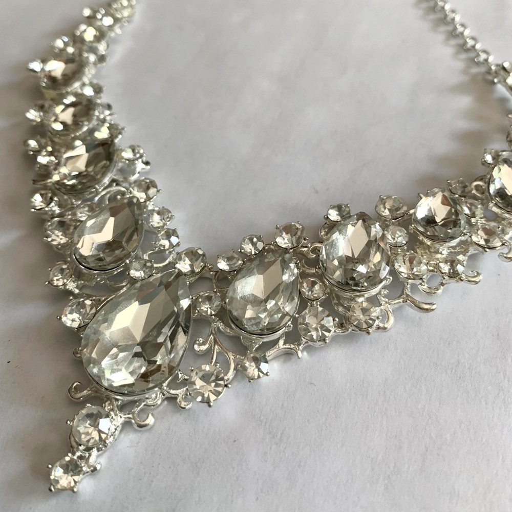 Jeweled necklace - silver